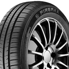 Opona samochodowa marki Firemax, producenta opon, z widocznym bieżnikiem i felgą.