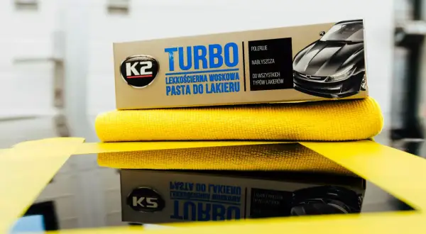 K2 Turbo - lekkościerna pasta do lakieru, idealna do domowego sposobu na wypolerowanie samochodu.
