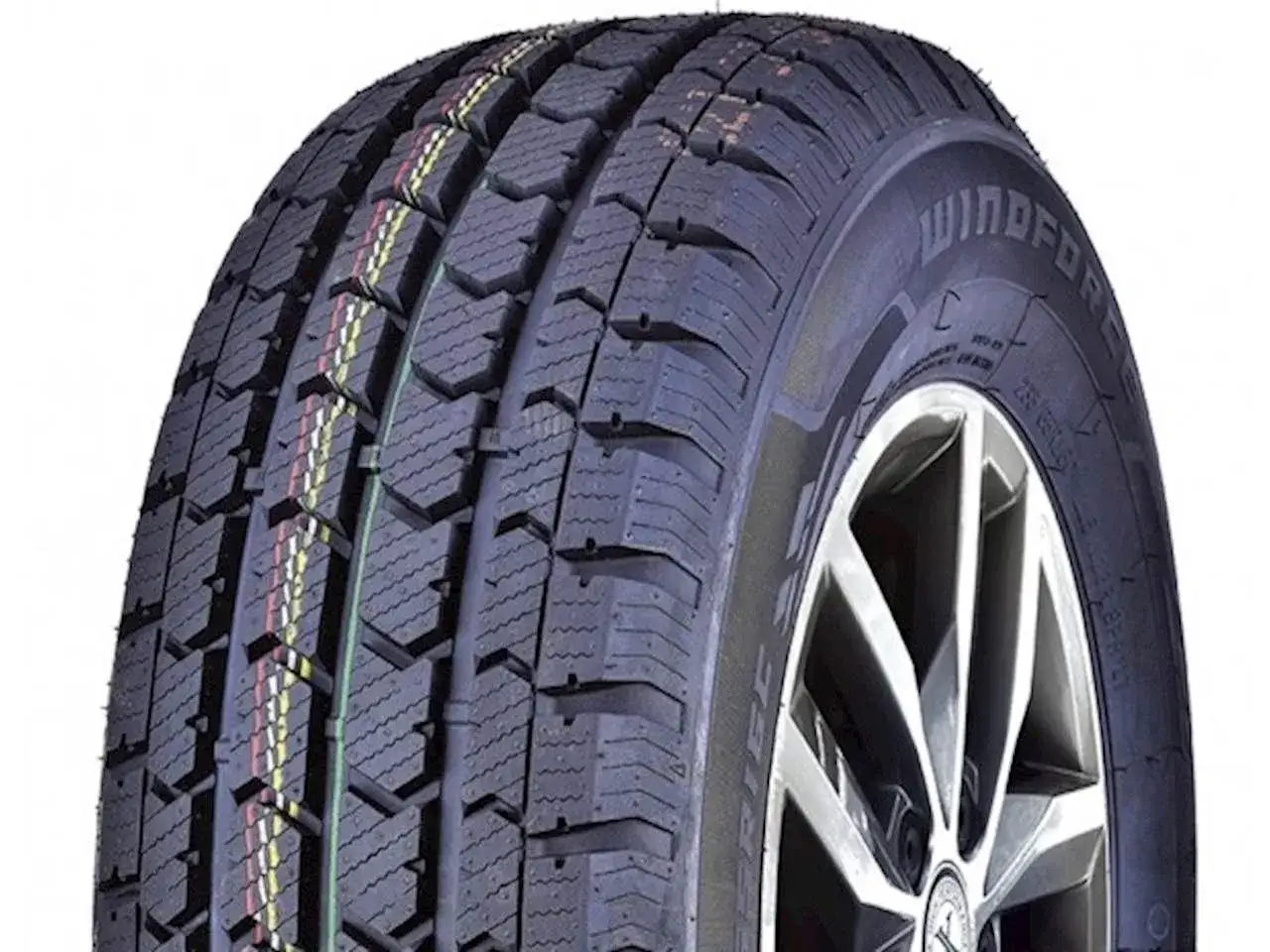 Opona zimowa Windforce Snowblazer z bieżnikiem zapewniającym przyczepność na śniegu i lodzie.